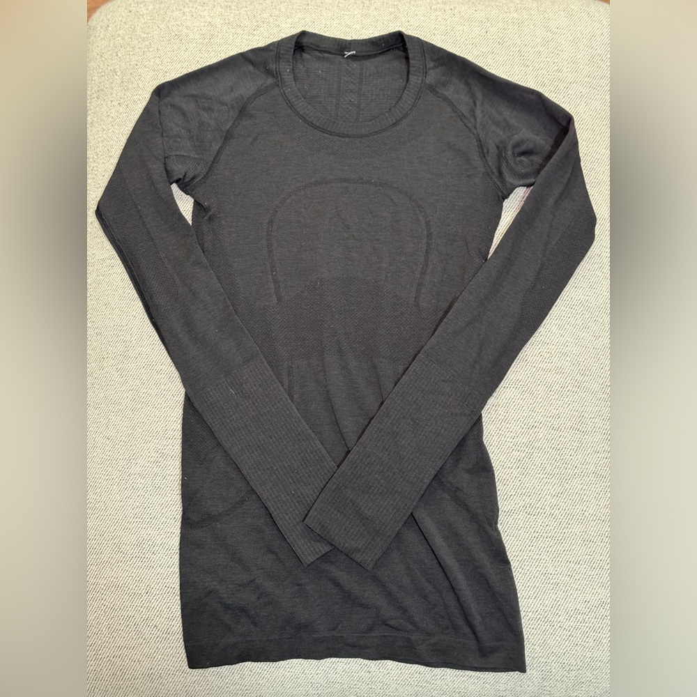 Lululemon run swiftly tech long sleeve black size 4